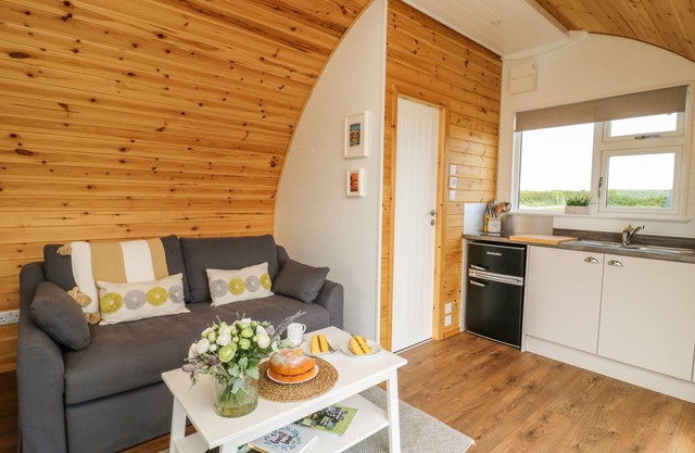 BLUE BELL, pet friendly, with a garden in Hornsea