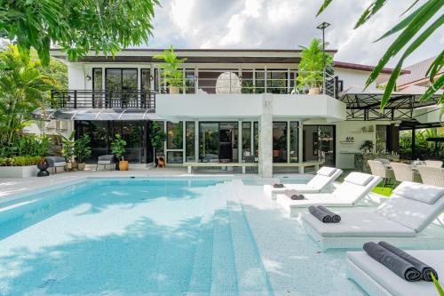 Blue Bird Palace- Grand Pool Villa in Nimaan