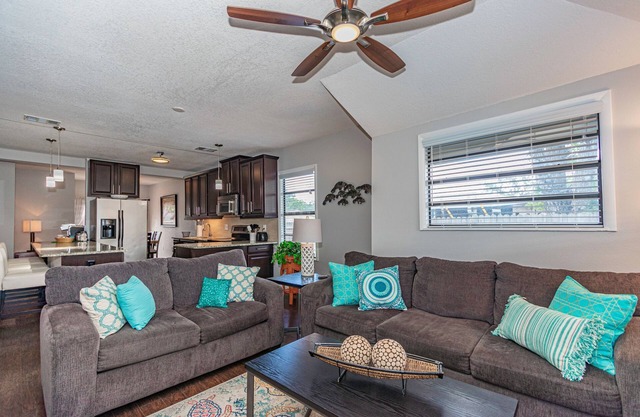 Blue Gecko at Safety Harbor - Entire Home PLUS Guest House
