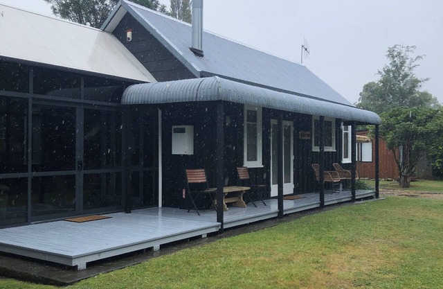Blue Haven 2 B/Room and Sleepout close to everything including Tongariro Rivernn