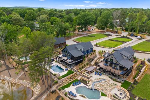 Blue Heron Gray Fox by AvantStay 2 Lakefront Homes Sleeps 44 Pool Dock Theater