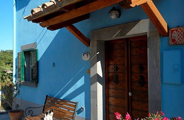 Blue House near Bagnoregio-overlooking the Umbrian Mountains and Tiber Valley