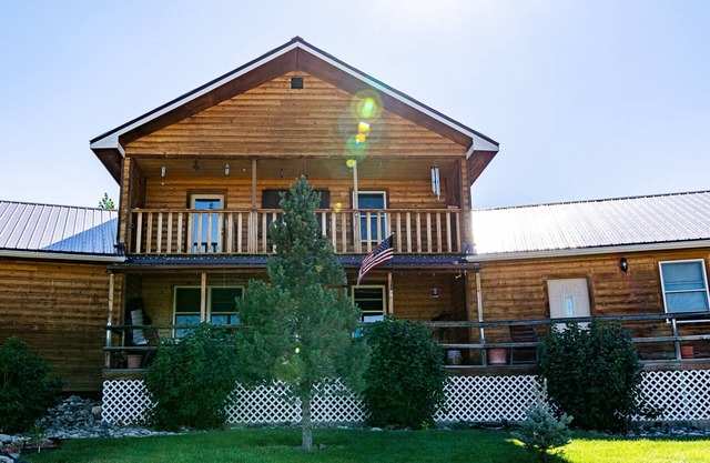 Blue Jay Inn Getaway with amazing views and wildlife