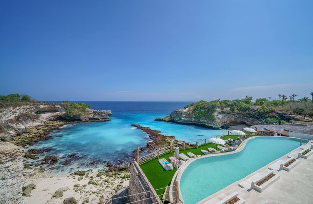 Blue Lagoon Avia Villas