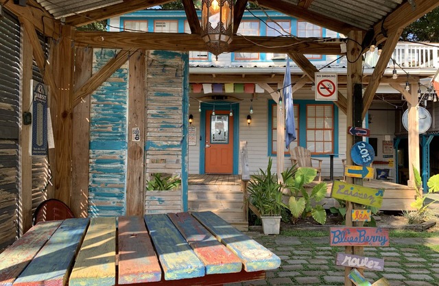 Blue Moon Guest House and Saloon