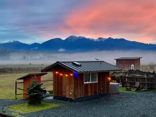 Blue Moon Tiny House Hot Tub & Sauna