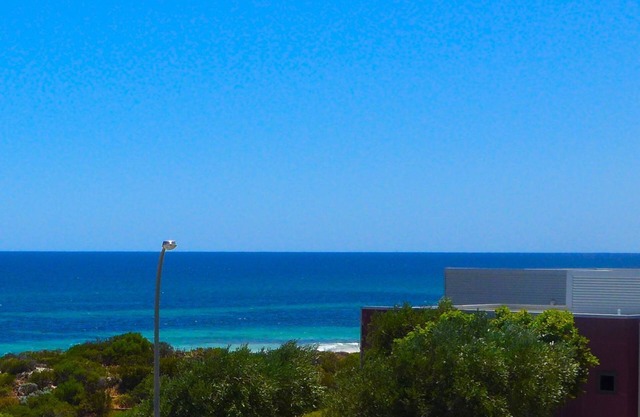 Blue Ocean Haven - Peppermint Grove Beach WA - Views of the bay, dolphin watching, spacious, balcony