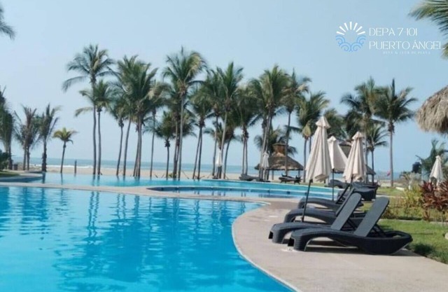 Blue Paradise/ Pool/ Parking/ Private Beach Club