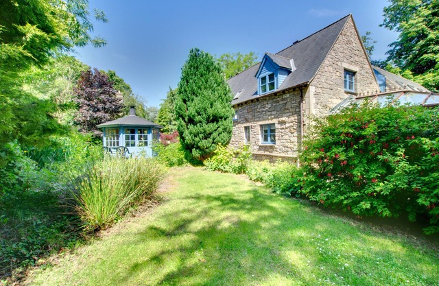 Blue Poppy House - Four Bedroom House, Sleeps 8