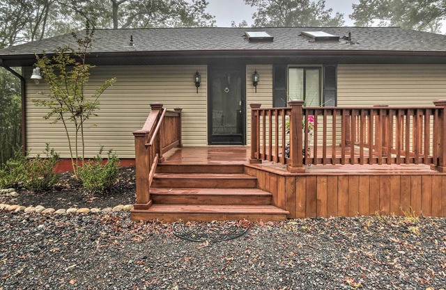 'Blue Ridge Acres', Riverfront Home w/ Deck