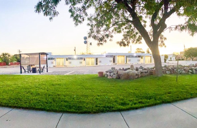 Blue Sage Inn & Suites