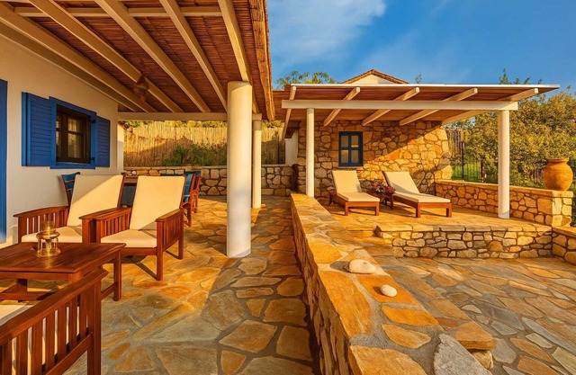 Blue Seaside Retreat - Fully Equipped Garden Gem