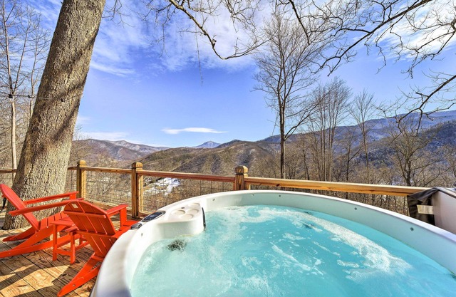 'Blue Sky Cottage:' Romantic Retreat w/Mtn Views!