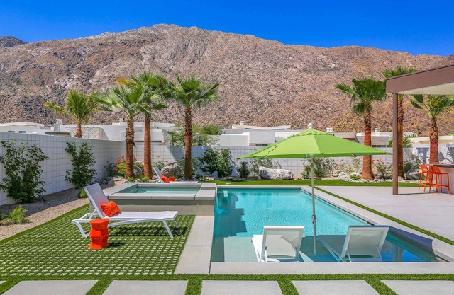 'Blue Skye Modern' Modern pool pad w/4 suites