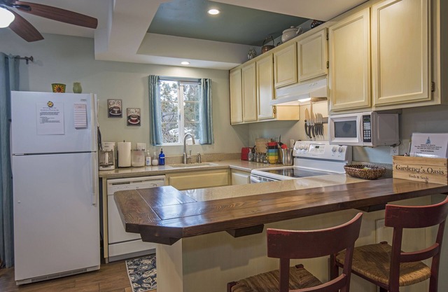 Blue Spruce Guesthouse - Walkable to river trail and downtown Bend