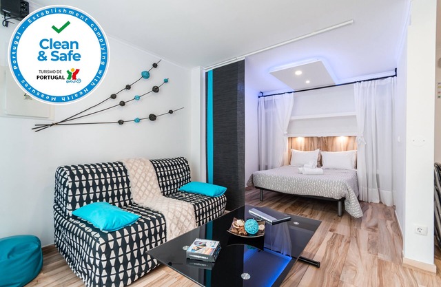 Blue Studio with shared patio, 200 meters, 3 min by foot Beach of Peniche