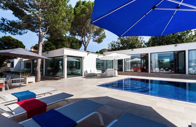 Blue Villa ⚓️ Bay of Santa Ponsa - with private access to the sea