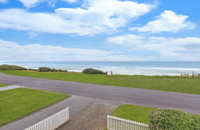 Blue Vista - 180 degree Ocean Views