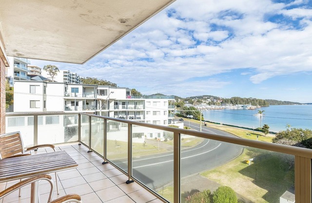 Blue Vista,9,13 Victoria Parade - Studio with stunning water views and air conditioning