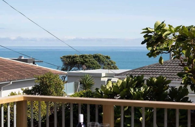 Blue Water Cottage - with beachfront coastal views