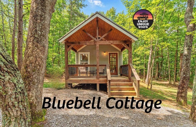 Bluebell Cottage with private fire pit!