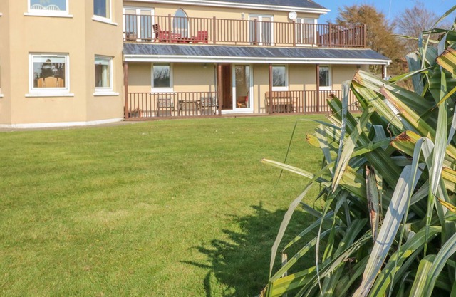 BLUEBELL HOUSE AND GARDENS, pet friendly in Ballydehob, County Cork