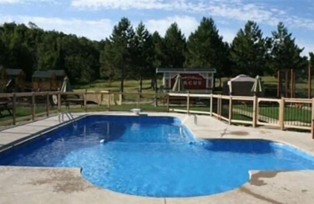 Blueberry Lake Resort Cottage - Lake - Pool- Tennis- Volleyball