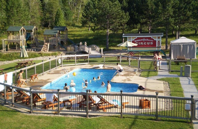 Blueberry Lake Resort - Waterfront Cottage 5 Bedrooms / Kayaks/Pool/Hot Tub