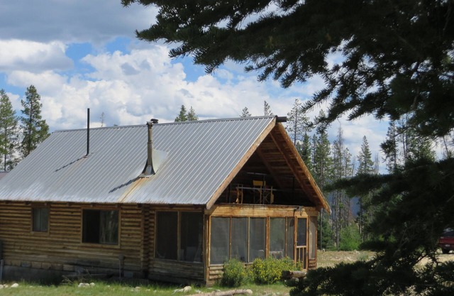 Bluebird cabin in Stanley, Idaho