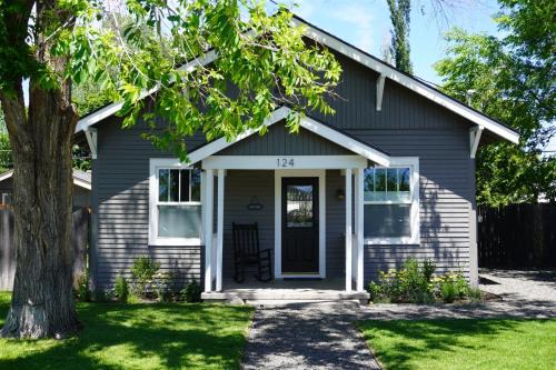 Bluebird Day - Fuller Cottage