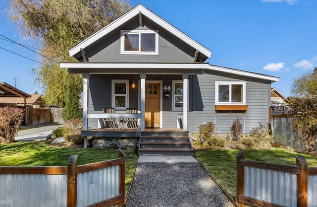 Bluebird Day - Lakewood Cottage