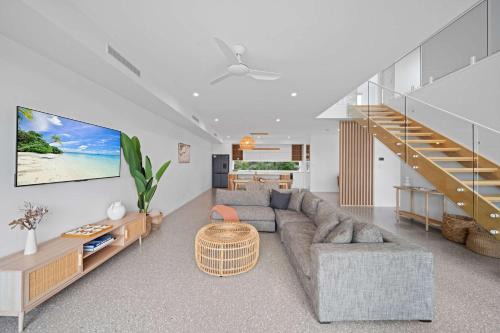 Bluebird Villa - 3min Stroll to Bokarina Beach