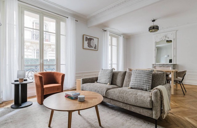 Blueground | Batignolles 2bd apartment