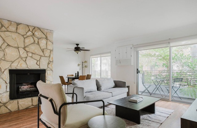 Blueground | Brentwood 2bd apartment