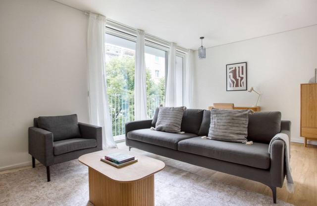 Blueground | Campo Pequeno, modern furnishings