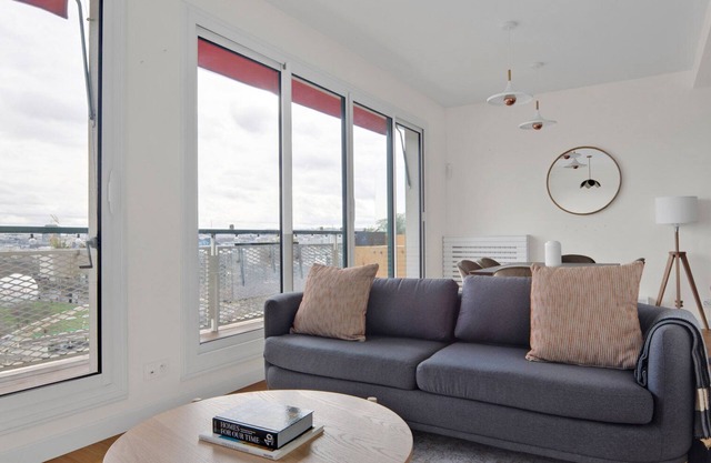 Blueground | Chardon Lagache, balcony & concierge