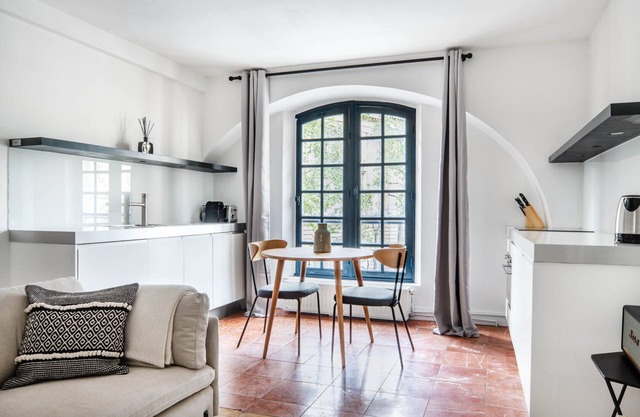 Blueground | Le Marais, nr City Hall & the Seine