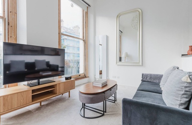 Blueground | Notting Hill 1bd apartment