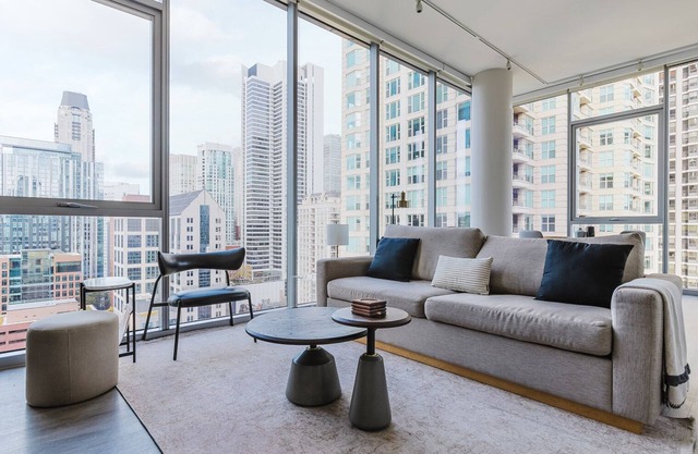 Blueground | River North 2bd apartment