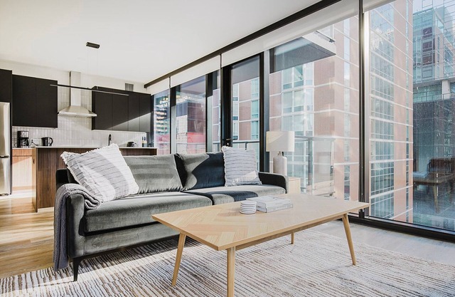 Blueground | River North, balcony & pool, nr Pier