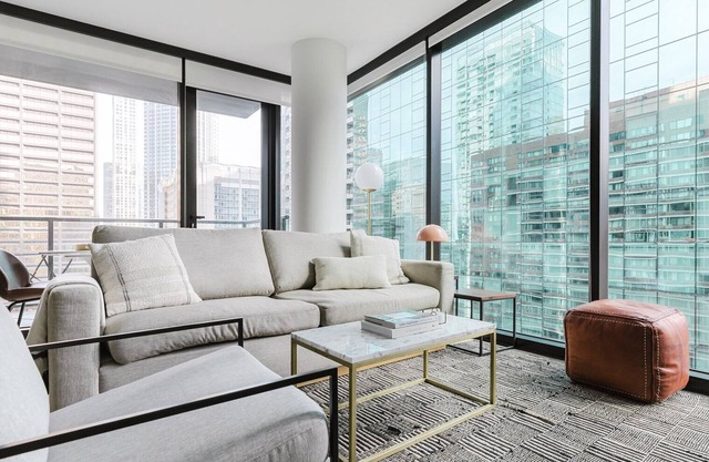 Blueground | River North, balcony & pool, nr Pier