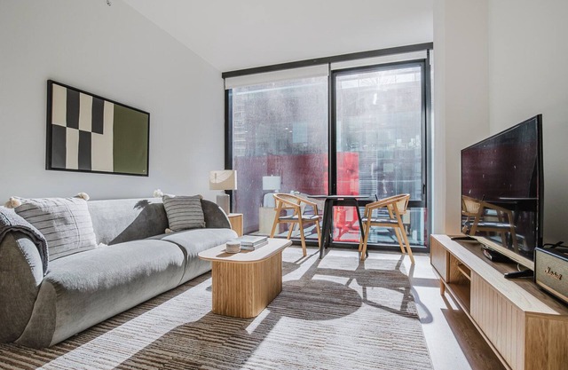 Blueground | River North, balcony & pool, nr Pier