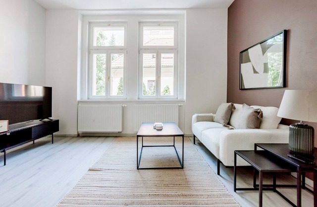 Blueground | Rostovska str, renovated & furnished (PRG-19)