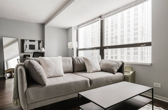 Blueground | Streeterville, pool & gym, nr pier