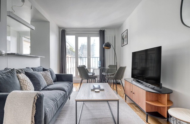 Blueground | Villiers, furnished, shops