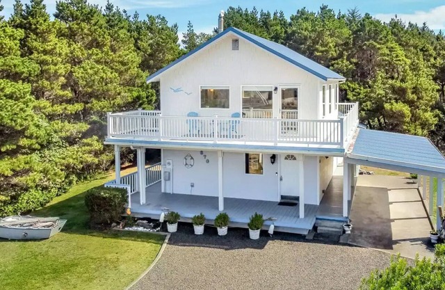 Bluejay Beach House w/Hot tub, near Westport, WA