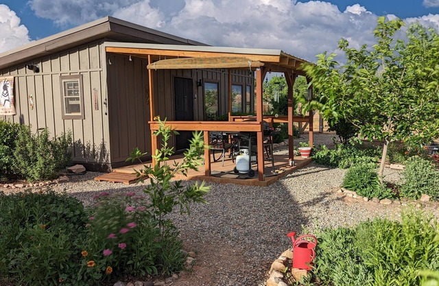 Bluff Bungalow w/Patio, Dogs Welcome
