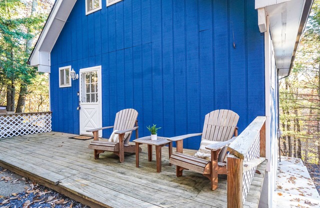 BLVE Cabin w/Hot Tub in Mountains Near Bushkill Falls VIEWS