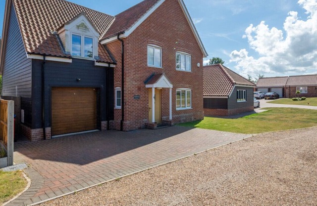 Blythburgh House - Four Bedroom House, Sleeps 7