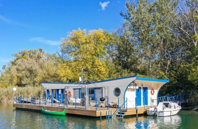 BNB Slovakia Charming Danube Houseboat